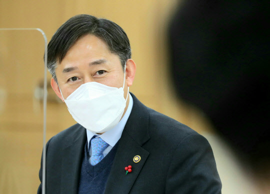 양성일 보건복지부 제1차관이 7일 오후 경북 구미시청에서 열린 어린이집 방역 현황 간담회에 참석해 발언하고 있다. [보건복지부 제공]